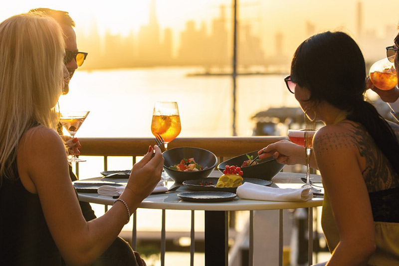 PRIVATE CAFÉ LOUNGE