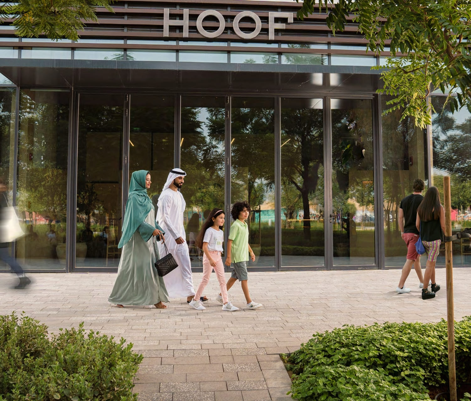 Retail, Restaurants and Cafés